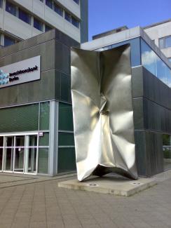 Cerberus, 600x200x200cm, Collection Investitionsbank Berlin, 2000