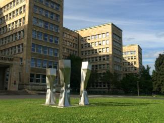 Threesome, 300/275/250x50x50cm, Goethe University Frankfurt, 2017