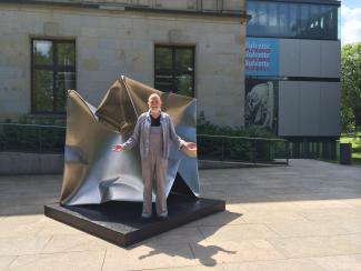 Imploded Cube, 200x200x200cm, 2014, Collection Kunsthalle Bremen, Germany