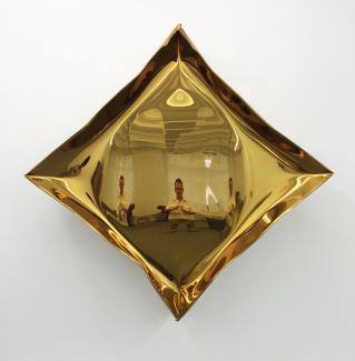 Golden Manta Ray, 150x150x30cm, 2015, private Collection NYC